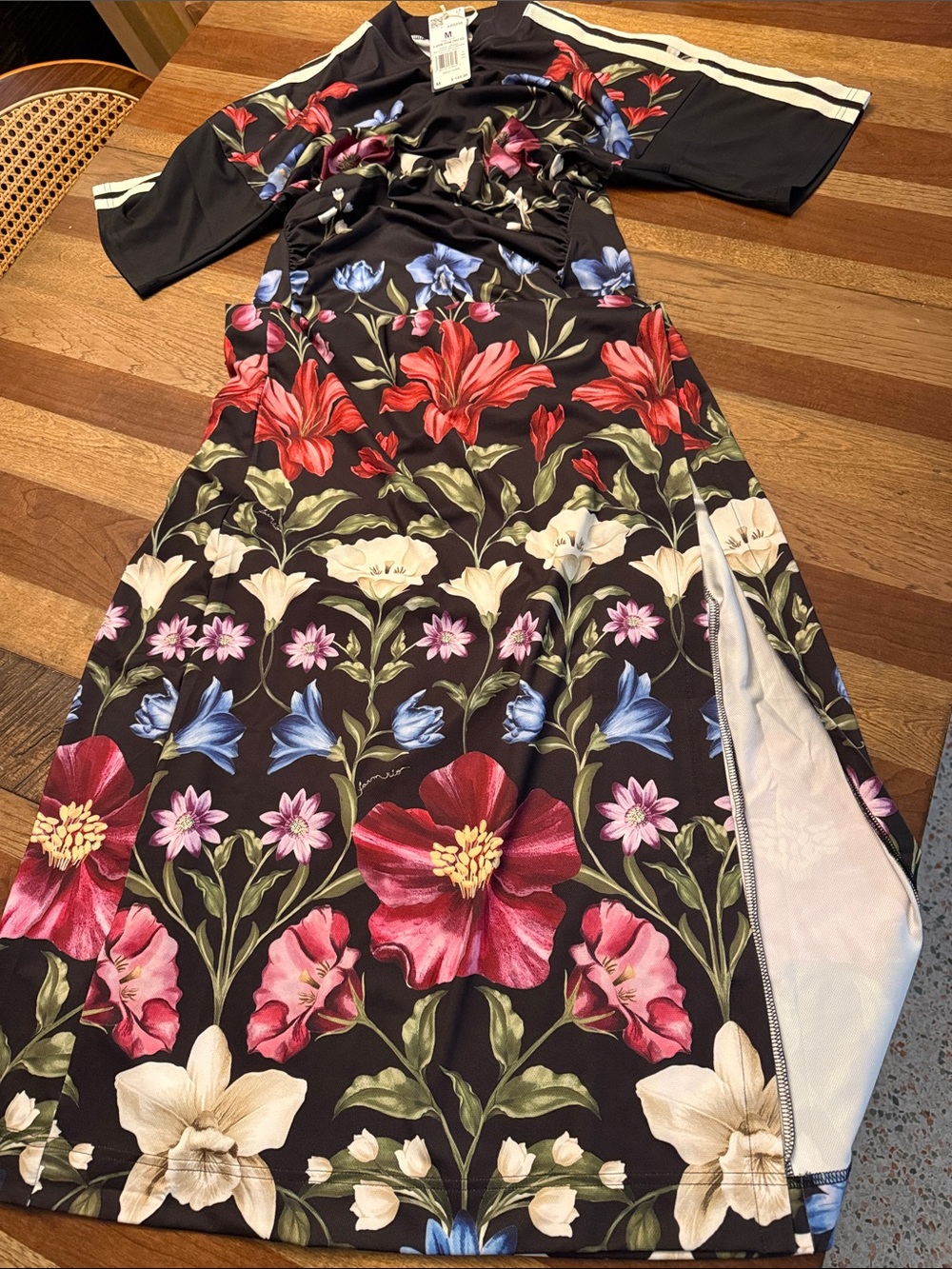 Tennis adidas M BRAND NEW!  
Floral Print Black Midi Dress with Side Ope